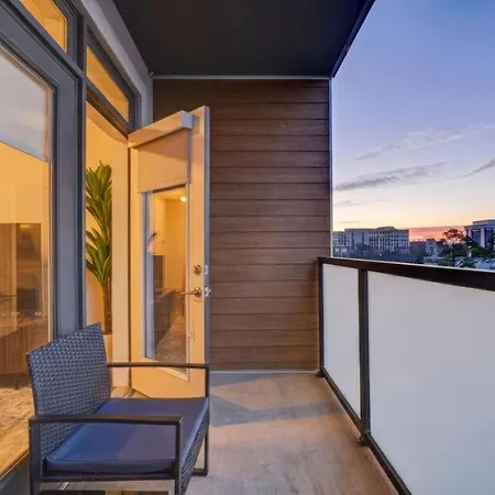 Apartment Queen Breeze - Parking, Pool, Walkable Charlotte