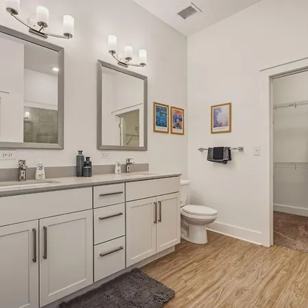 Blue Haven - Pool, Views, Free Parking Apartment Charlotte