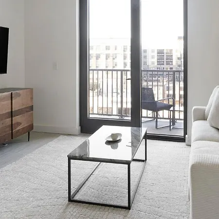 Landing - Bond On Mint Apartment *