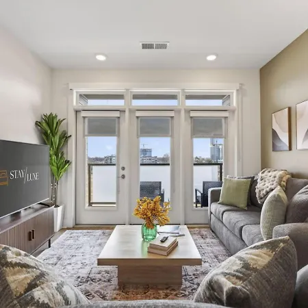 Apartment Queen Breeze - Parking, Pool, Walkable
