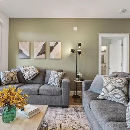 Apartment Queen Breeze - Parking, Pool, Walkable *