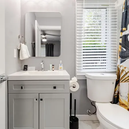 Spacious 2br 2ba Steps From Hospitals And Uptown Minimum 15 Days Or * Charlotte