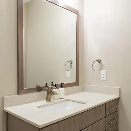 Kasa Freemorewest Charlotte