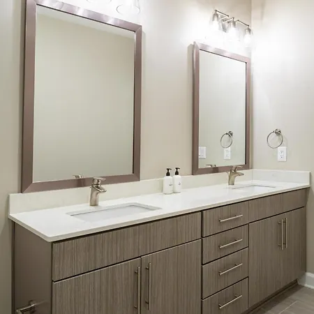 Kasa Freemorewest Charlotte