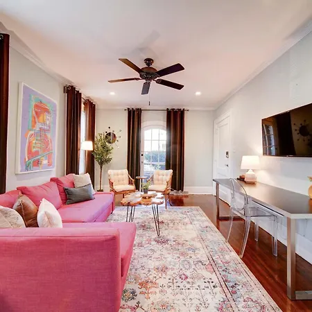 Holiday home Retro 1br In Elizabeth With Porch & Eclectic Design Charlotte