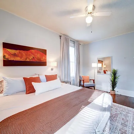 Holiday home Retro 1br In Elizabeth With Porch & Eclectic Design *