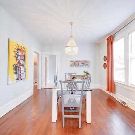 Retro 1br In Elizabeth With Porch & Eclectic Design Holiday home Charlotte