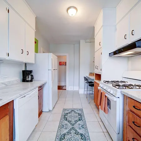 Retro 1br In Elizabeth With Porch & Eclectic Design