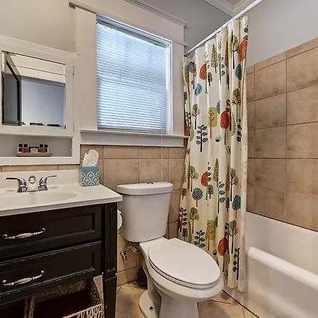 Bright And Restful 2br Near Uptown With Balcony Charlotte