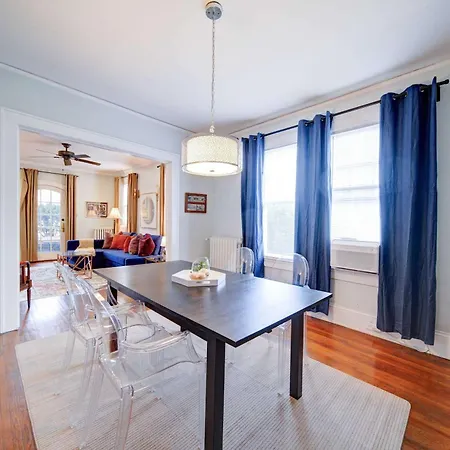 Holiday home Elegant And Colorful 1br With Covered Porch Charlotte