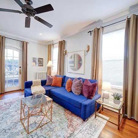 Elegant And Colorful 1br With Covered Porch Holiday home