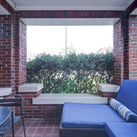 Holiday home Elegant And Colorful 1br With Covered Porch *