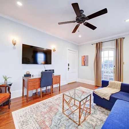 Elegant And Colorful 1br With Covered Porch Holiday home *