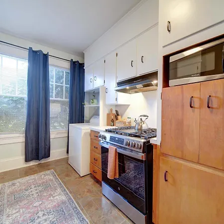 Elegant And Colorful 1br With Covered Porch Holiday home Charlotte