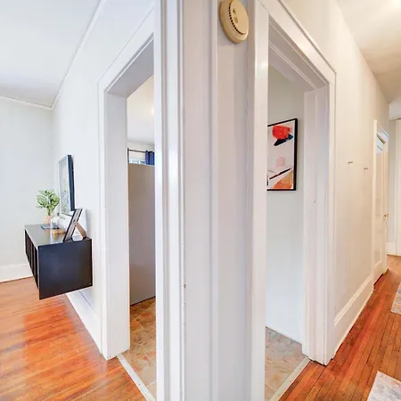 Holiday home Elegant And Colorful 1br With Covered Porch