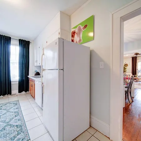 Retro 1br In Elizabeth With Porch & Eclectic Design Holiday home Charlotte