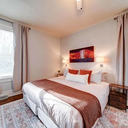 Holiday home Retro 1br In Elizabeth With Porch & Eclectic Design *