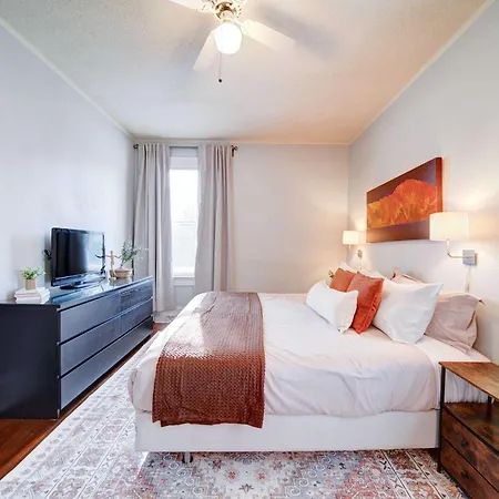 Holiday home Retro 1br In Elizabeth With Porch & Eclectic Design Charlotte