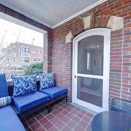 Elegant And Colorful 1br With Covered Porch Holiday home