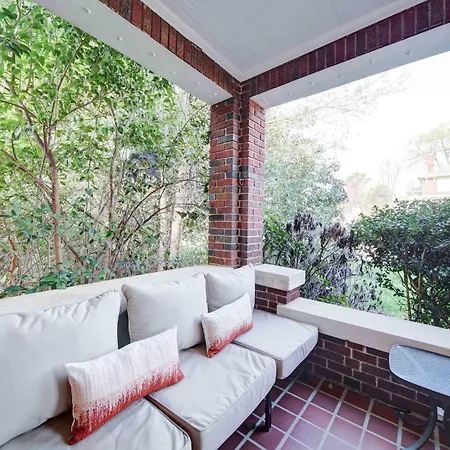 Holiday home Retro 1br In Elizabeth With Porch & Eclectic Design *