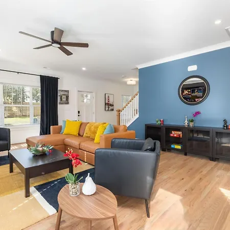 Bold Uptown Retreat - Hot Tub - 6 Beds Charlotte