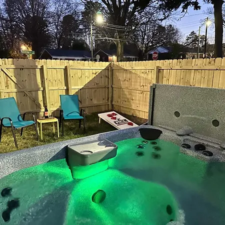 Holiday home Bold Uptown Retreat - Hot Tub - 6 Beds