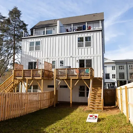 Hot Tub Game Rooftop Fire Pit Uptown Holiday home