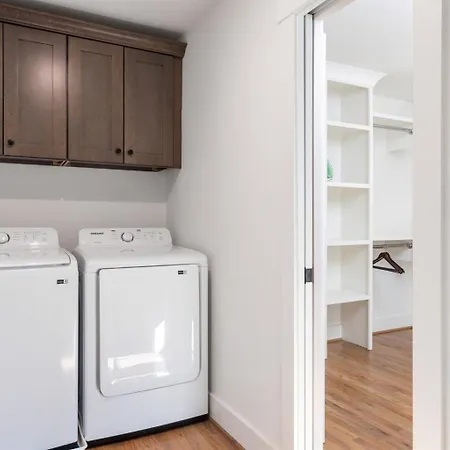 Holiday home Bold Uptown Retreat - Hot Tub - 6 Beds Charlotte