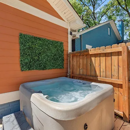 Holiday home 4 Bedroom With Hot Tub, Corn Hole, & Smart Tv! Minutes To Uptown, Airport, Dining And Entertainment - *