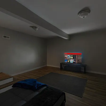 Holiday home 4 Bedroom With Hot Tub, Corn Hole, & Smart Tv! Minutes To Uptown, Airport, Dining And Entertainment - *