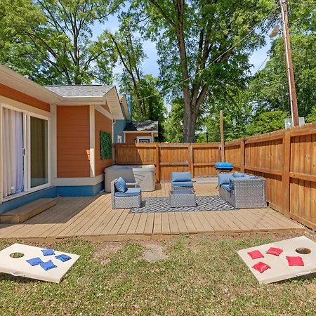 Holiday home 4 Bedroom With Hot Tub, Corn Hole, & Smart Tv! Minutes To Uptown, Airport, Dining And Entertainment -