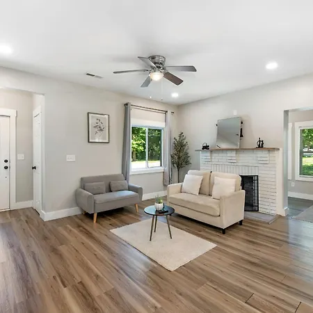 4 Bedroom With Hot Tub, Corn Hole, & Smart Tv! Minutes To Uptown, Airport, Dining And Entertainment - Holiday home Charlotte