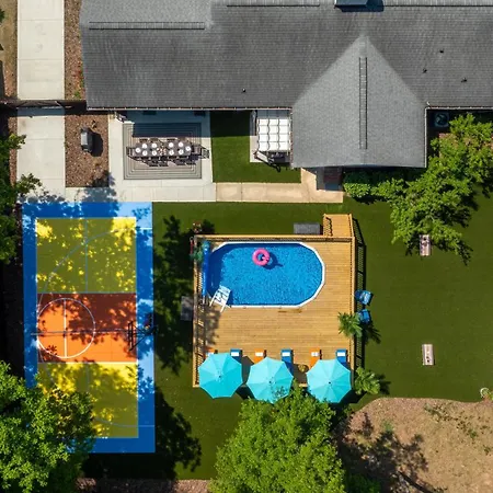 Pool Oasis With Hot Tub, Pickleball Court And Games Near Uptown