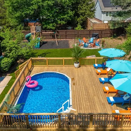 Pool Oasis With Hot Tub, Pickleball Court And Games Near Uptown Charlotte