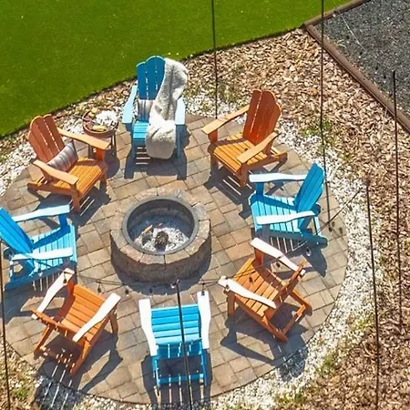 Pool Oasis With Hot Tub, Pickleball Court And Games Near Uptown *
