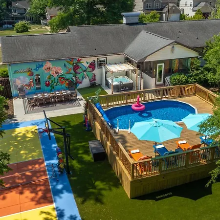 Pool Oasis With Hot Tub, Pickleball Court And Games Near Uptown Holiday home Charlotte