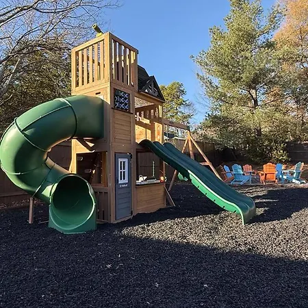 Pool Oasis With Hot Tub, Pickleball Court And Games Near Uptown Charlotte