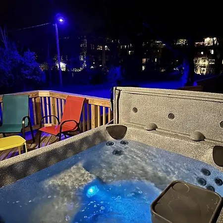 Hot Tub Game Rooftop Fire Pit Uptown Holiday home