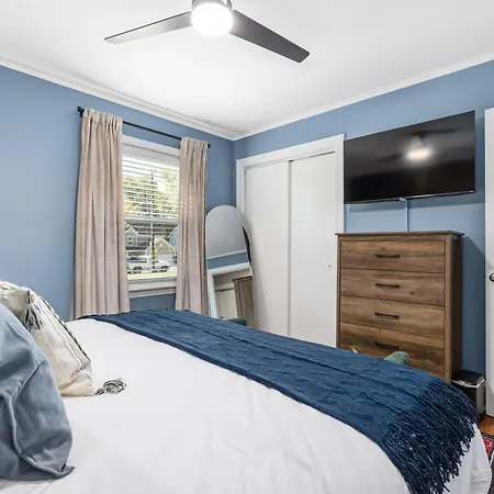 Holiday home Pool Oasis With Hot Tub, Pickleball Court And Games Near Uptown