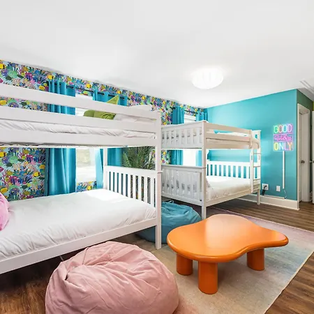 Pool Oasis With Hot Tub, Pickleball Court And Games Near Uptown Charlotte