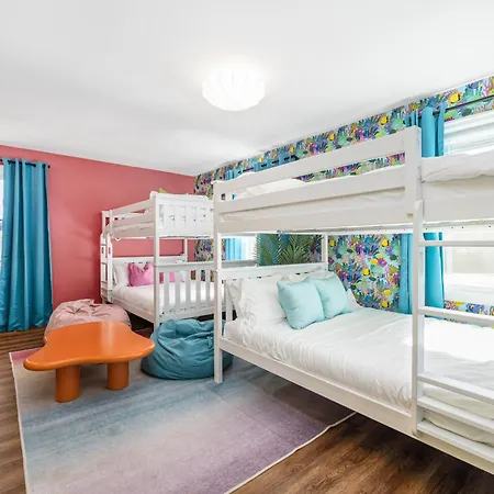 Holiday home Pool Oasis With Hot Tub, Pickleball Court And Games Near Uptown