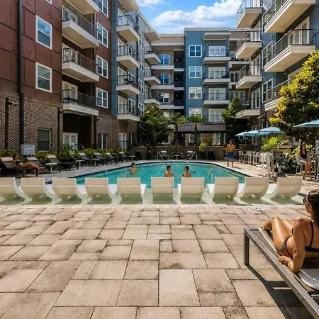 Urban Comfort 1bd Sleeps 6 Dt 5 Min Gym & Parking Apartment Charlotte