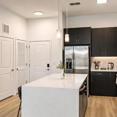 Urban Comfort 1bd Sleeps 6 Dt 5 Min Gym & Parking