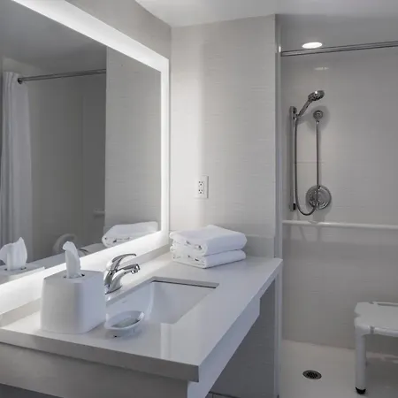 Fairfield & By Marriott Uptown 3*