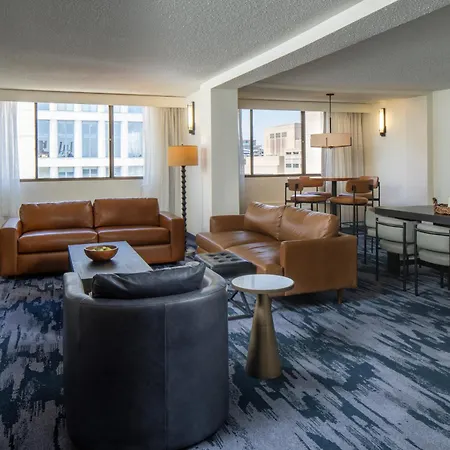 Hotel Fairfield & By Marriott Uptown
