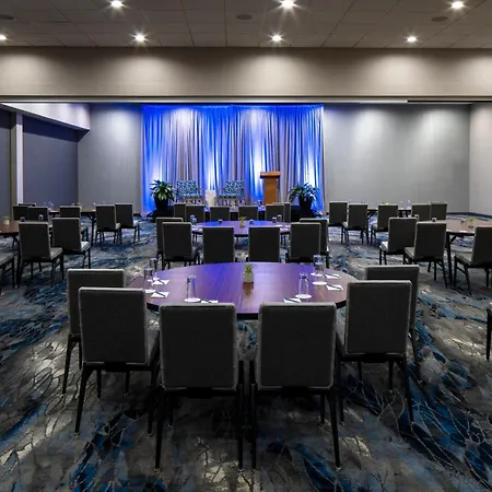Fairfield & By Marriott Uptown Hotel 3*