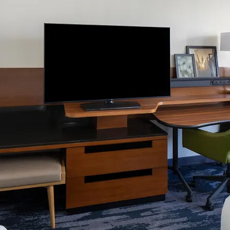 Hotel Fairfield & By Marriott Uptown 3*