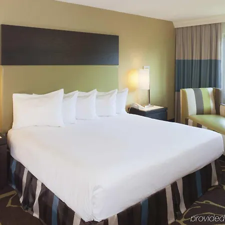 Hotel Doubletree By Hilton Uptown 3*