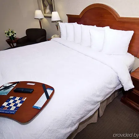Hampton Uptown Hotel 3*