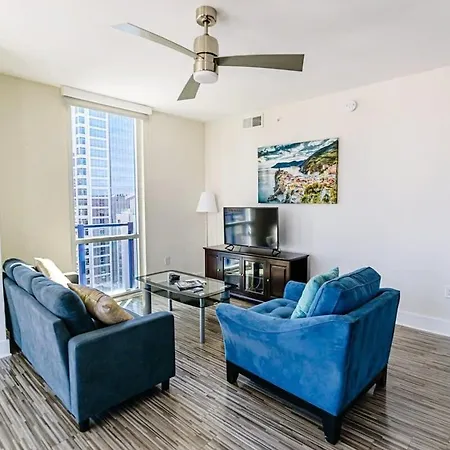 Uptown 2br Furnished Apartment *